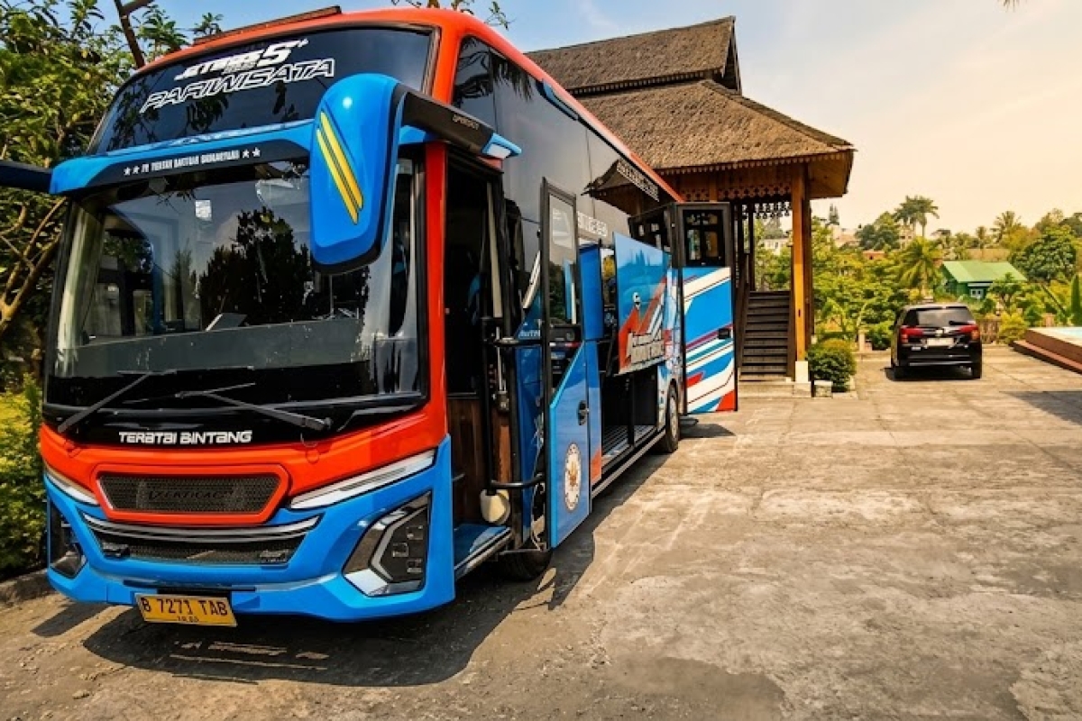Liburan Sejuk Anti-Ribet: Sewa Medium Bus SBPJ Trans ke Villa Nadia Puncak
