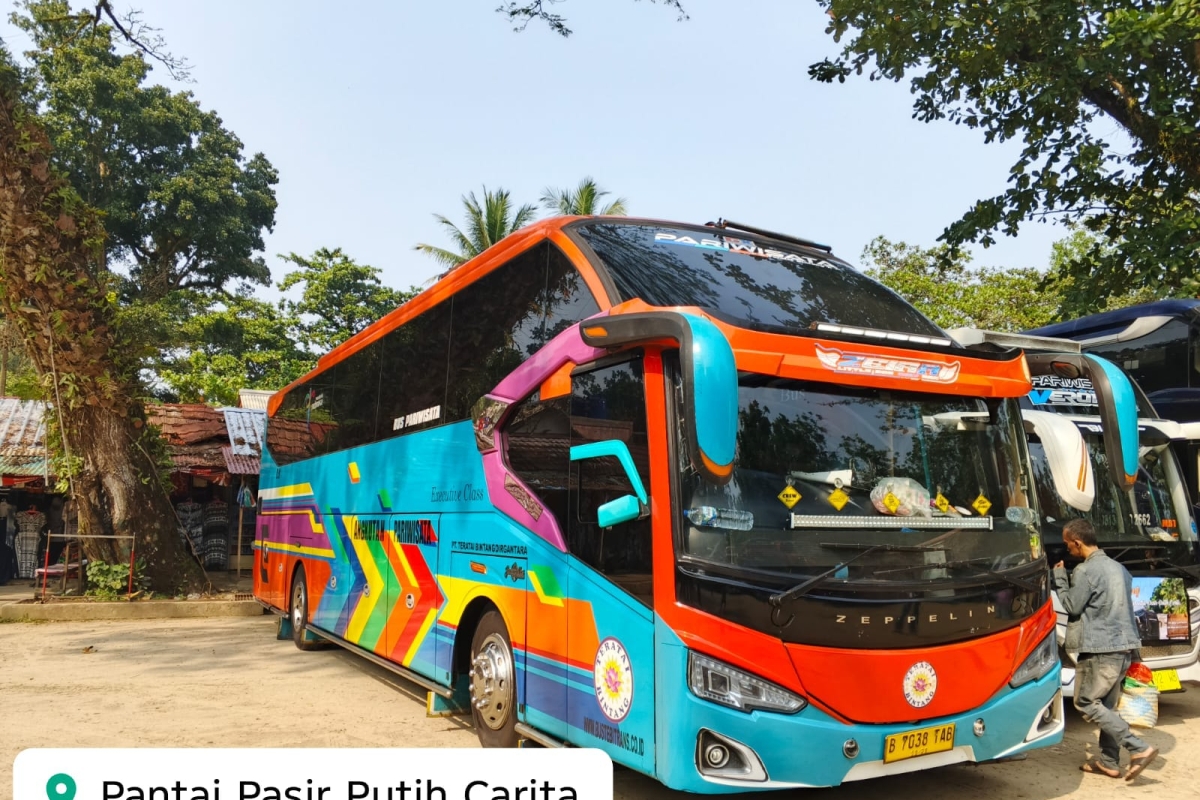 Liburan Seru ke Pantai Carita Bersama Sewa Bus Pariwisata SBPJ Trans
