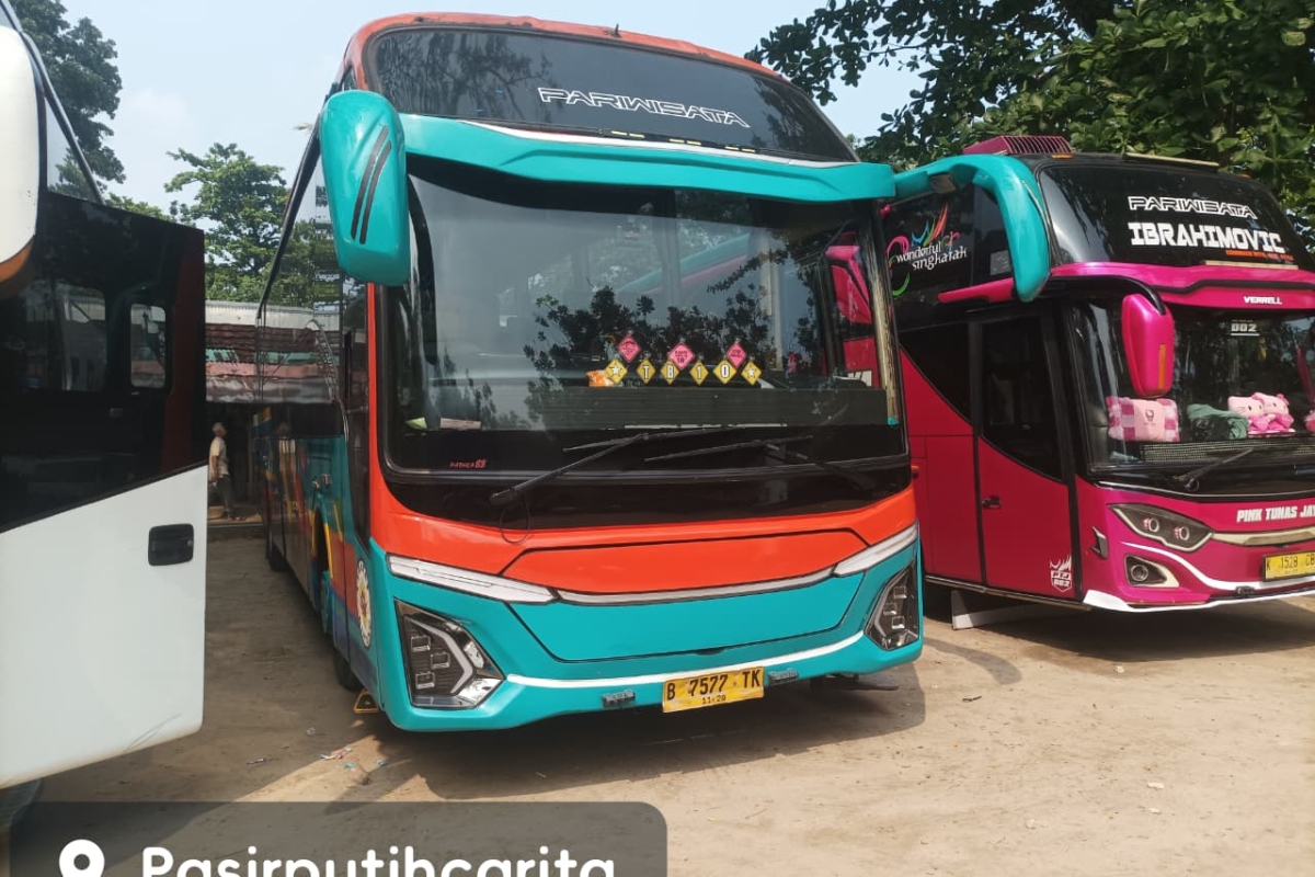 Menikmati Pesona Pantai Pasir Putih Carita Banten Bersama Bus SBPJ Trans