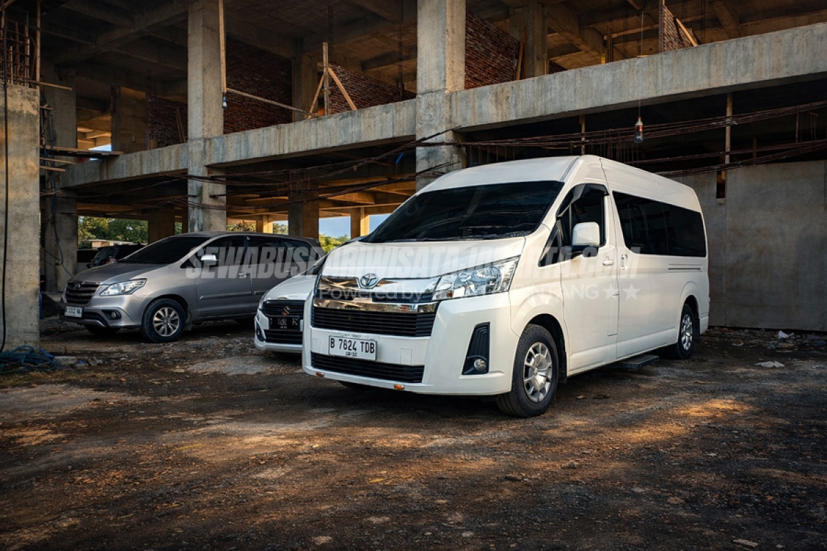 Road Trip Eksklusif Jakarta ke Pangandaran: Liburan Berkelas bareng Hiace Luxury TEBI Trans