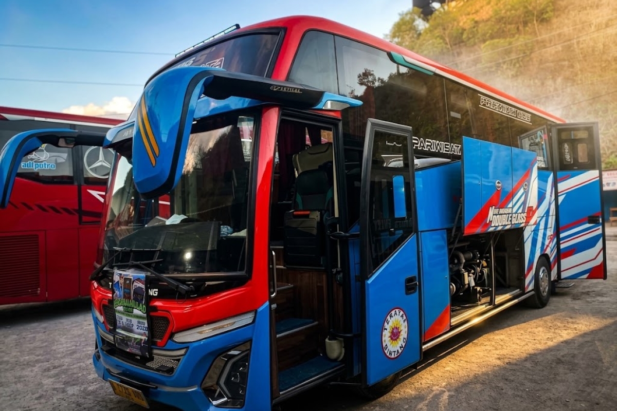 Vibes Pantai Hits Anti-Ribet: Sewa Medium Bus SBPJ Trans ke Pantai Drini Gunungkidul Yogyakarta