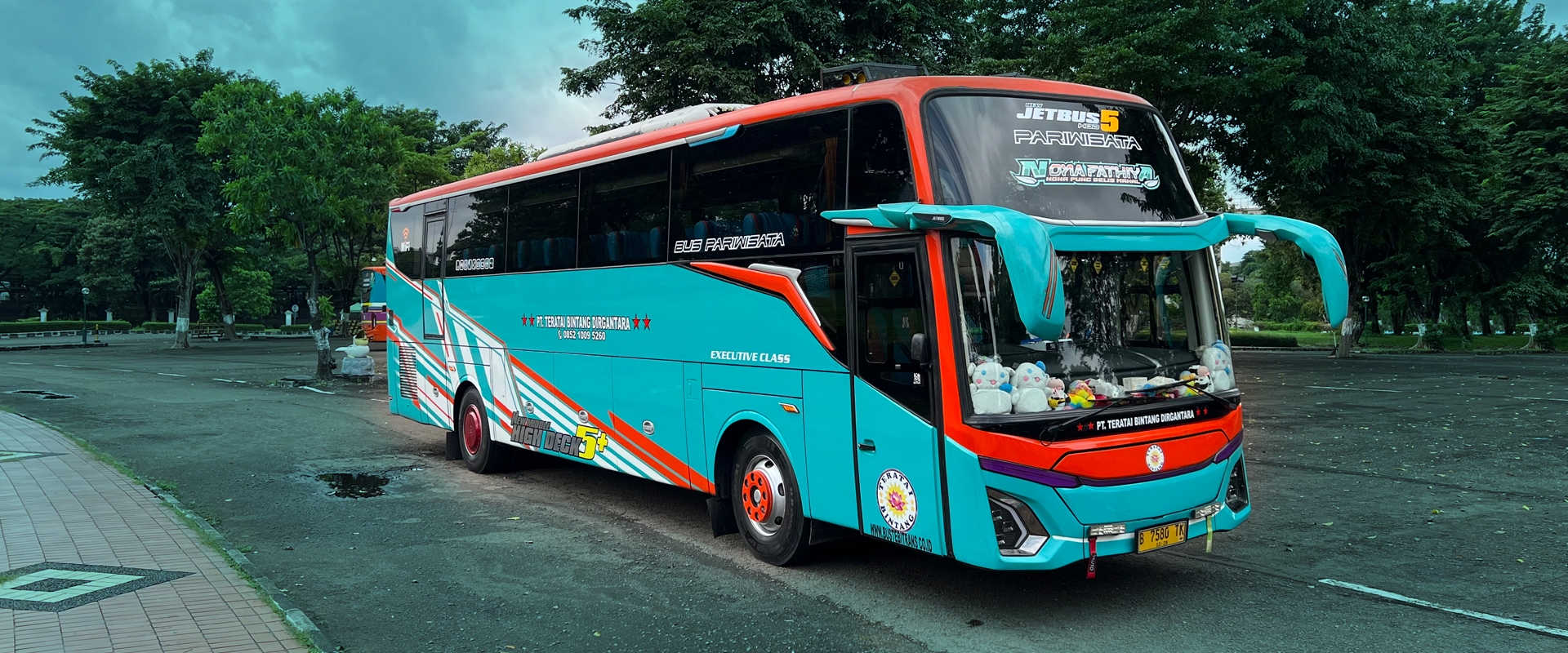 BIG BUS PARIWISATA TB 09 - 45 Seats, Toilet, Smoking Room, Dispenser, Full AC, Reclining Seat, LED TV, Karaoke Set, Stop Kontak